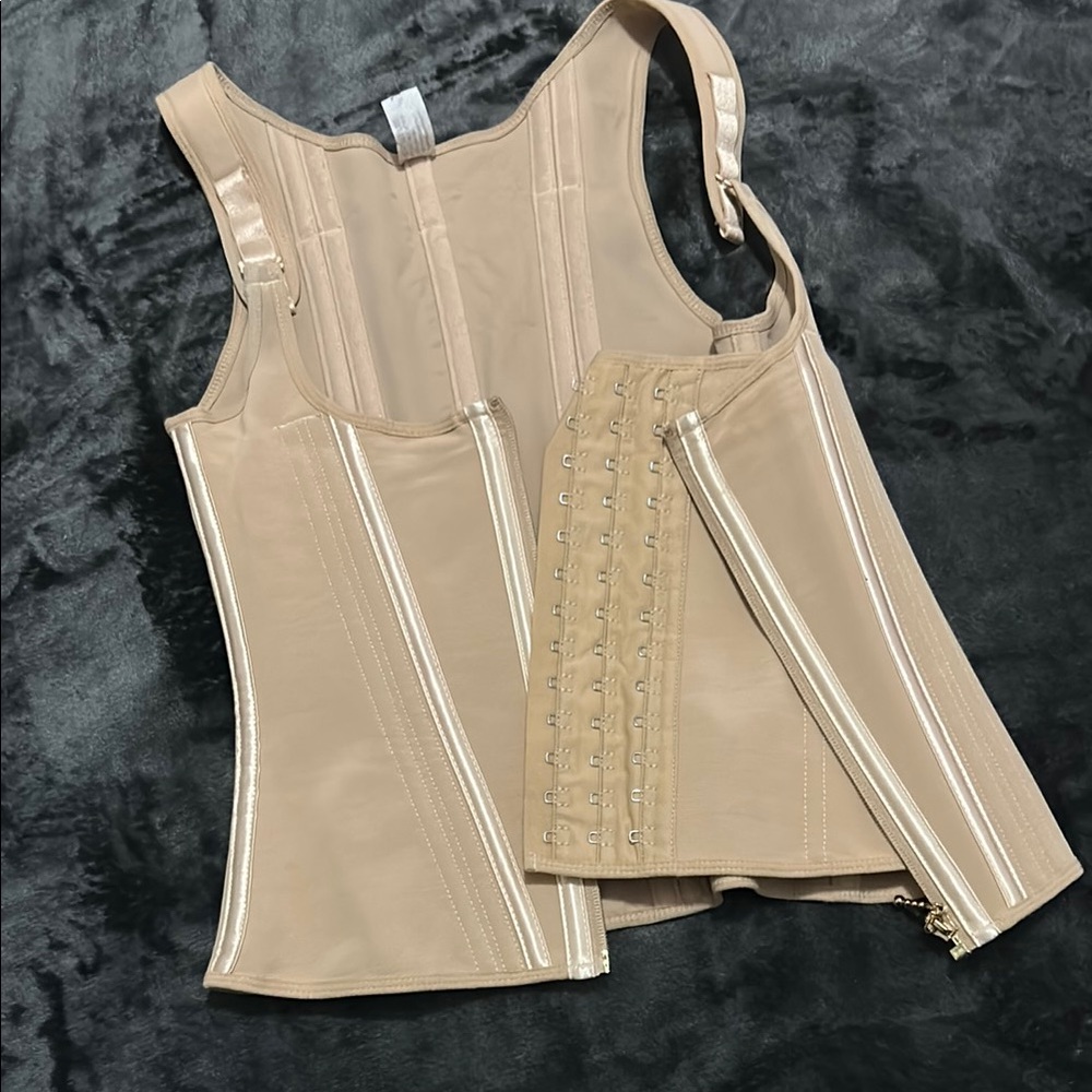 Beige waist trainer  with Zipper Detail bad zipper